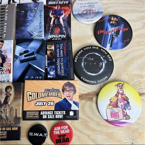 37 Vintage Movie Buttons Collection Of 37 Pins Lot Collections Cinema - Picture 5 of 5